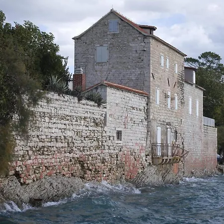 By Osibov, Diamondfish Kastela